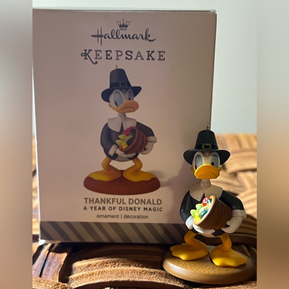 Donald Duck Hallmark Thanksgiving Ornament. NWT - Picture 2 of 6